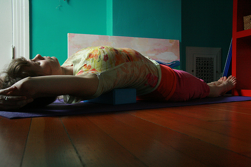Sunrose Yoga Podcast// Online Yoga Class with Kelly Connor Sunrose// Fish Pose