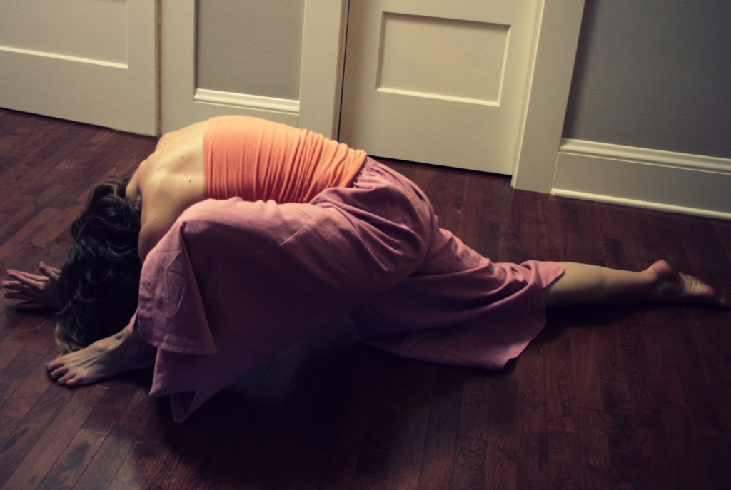Kelly Connor Sunrose Yoga// Online Yoga Classes// Lizard