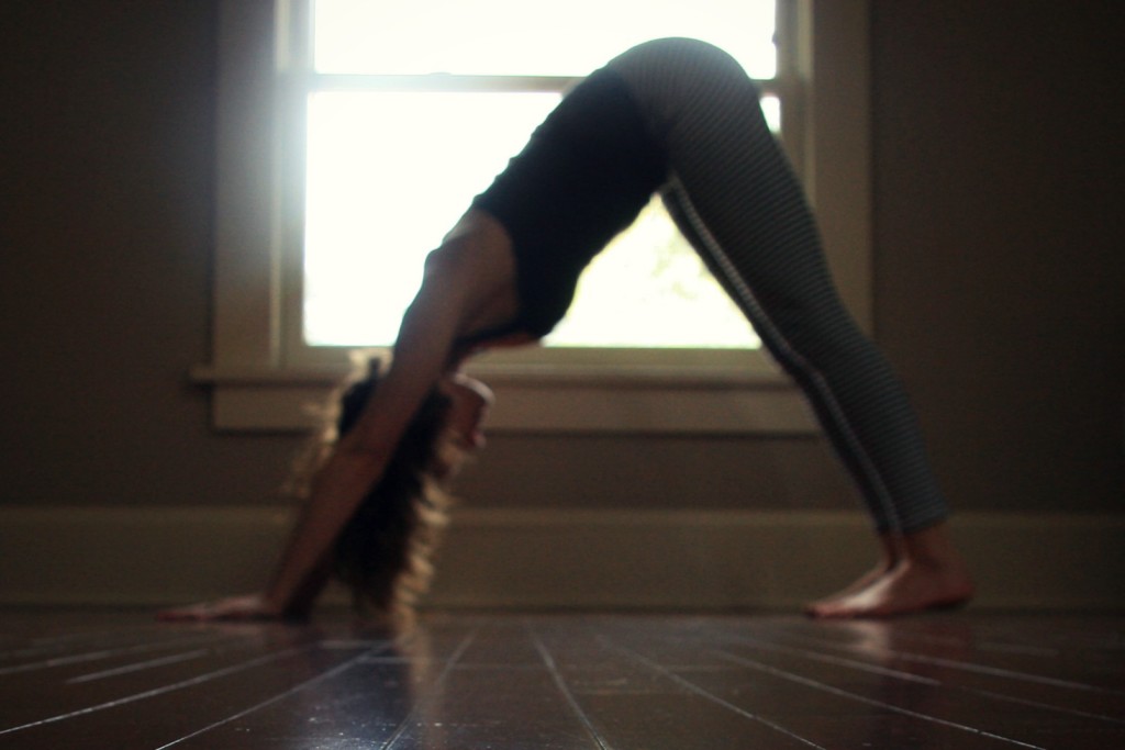 Samadhi Rush// Online Yoga Class with Kelly Sunrose, E-RYT// Adho Mukha Svanasana// Downward Dog