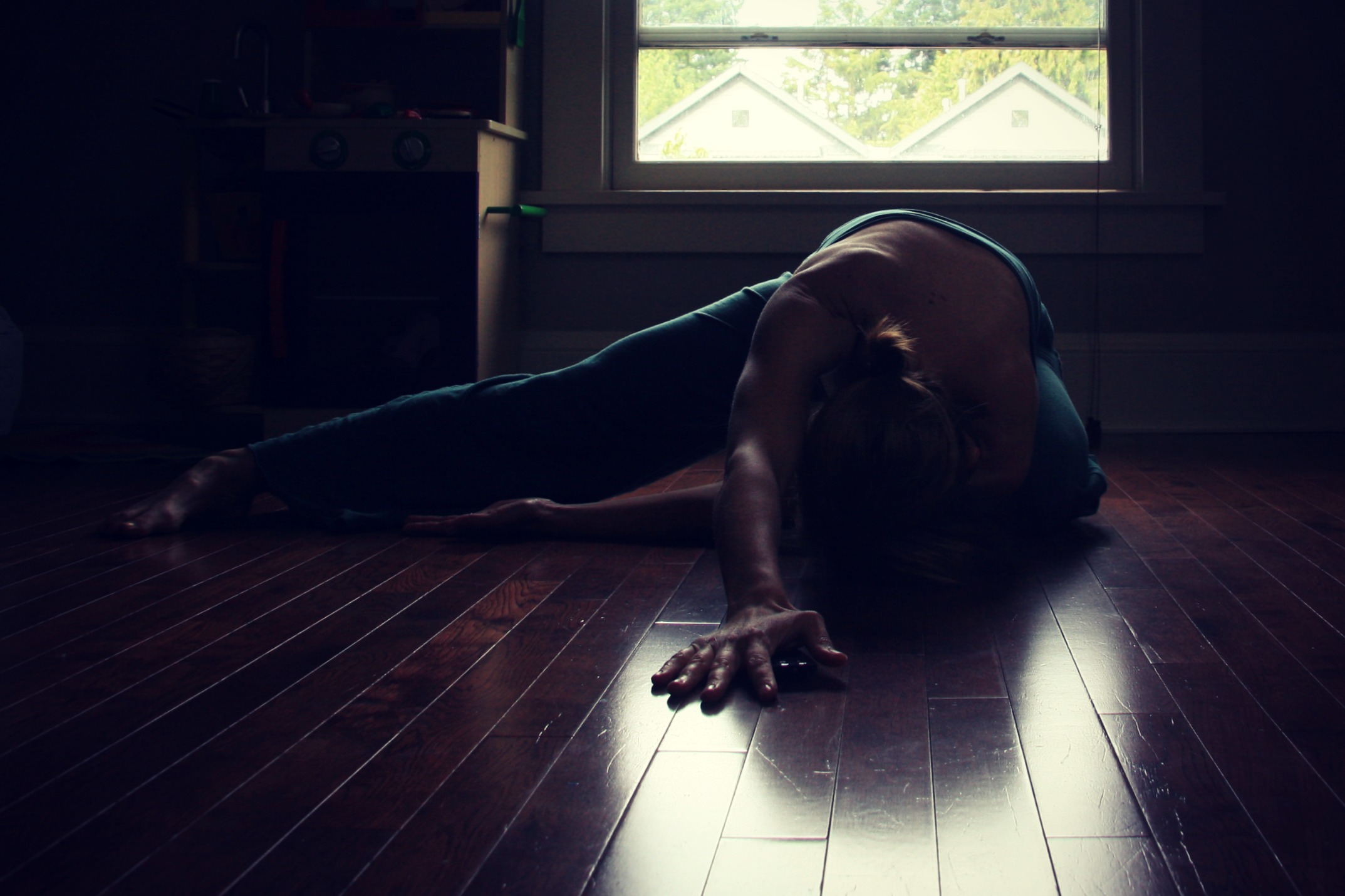The 5-Pose Practice with Kelly Sunrose, E-RYT