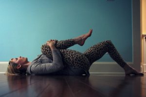 ardha apanasana hug